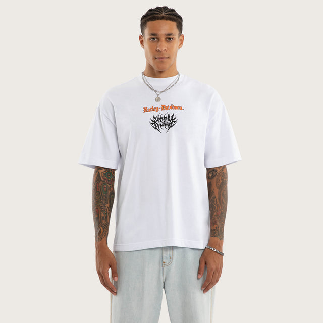 Model wears Burnout Street Tee Optical White T-Shirts White – image 3