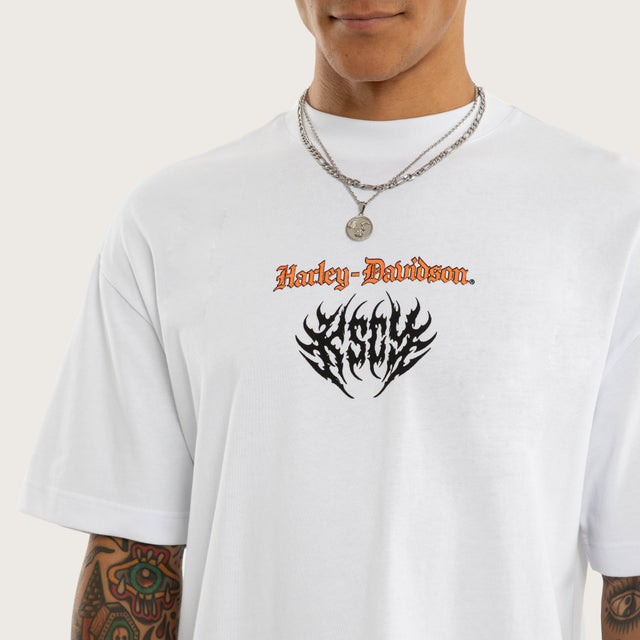 Model wears Burnout Street Tee Optical White T-Shirts White – image 4