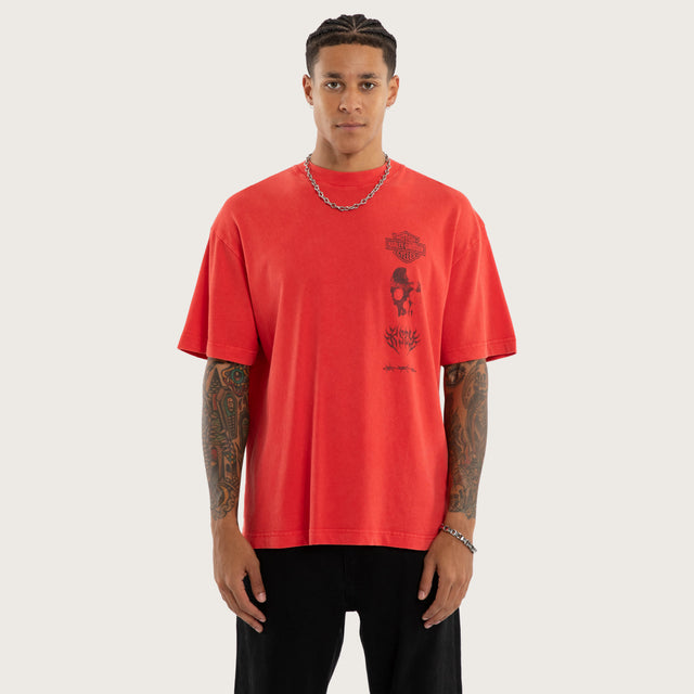 Model wears Harley-Davidson Chopper Street Tee Snow Scarlet T-Shirts in Red - Image 1