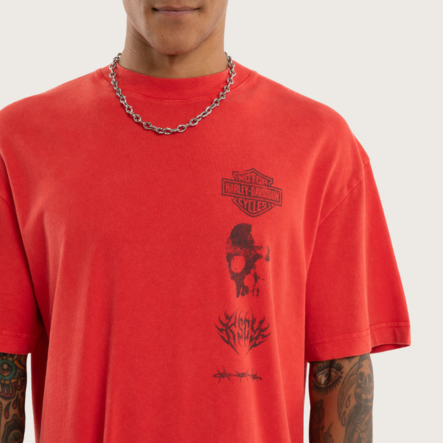 Model wears Harley-Davidson Chopper Street Tee Snow Scarlet T-Shirts in Red - Image 3
