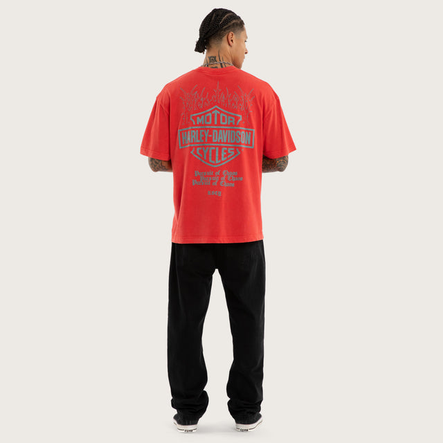 Model wears Harley-Davidson Chopper Street Tee Snow Scarlet T-Shirts in Red - Image 4
