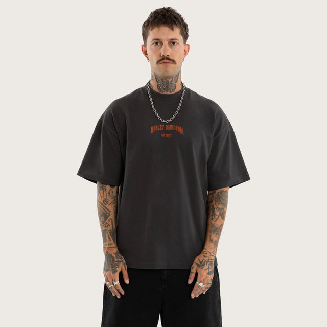 Model wears Pursuit Street Tee Pigment Black T-Shirts Black – image 2