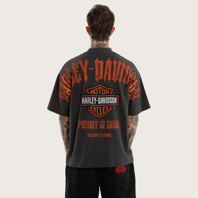 Model wears Pursuit Street Tee Pigment Black T-Shirts Black – image 1