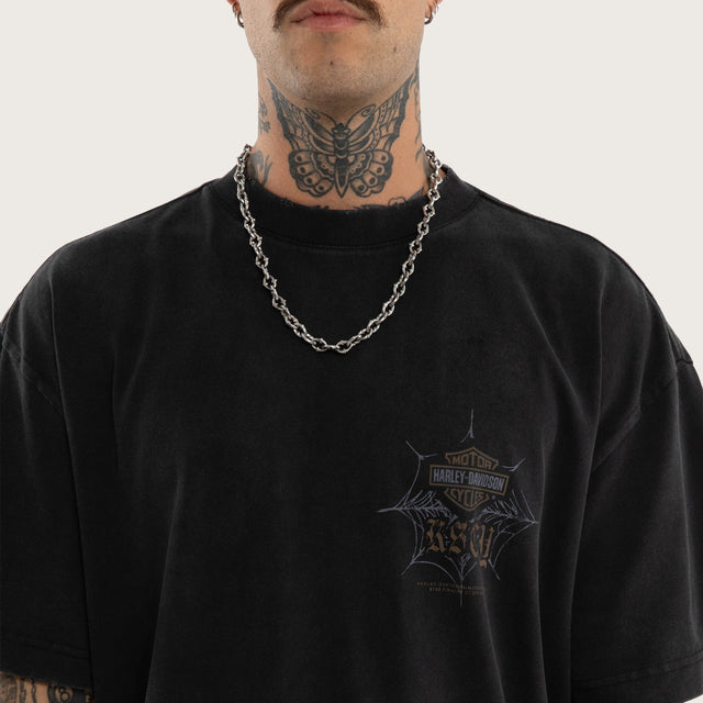 Model wears Rally Street Tee Mineral Black T-Shirts Black – image 4