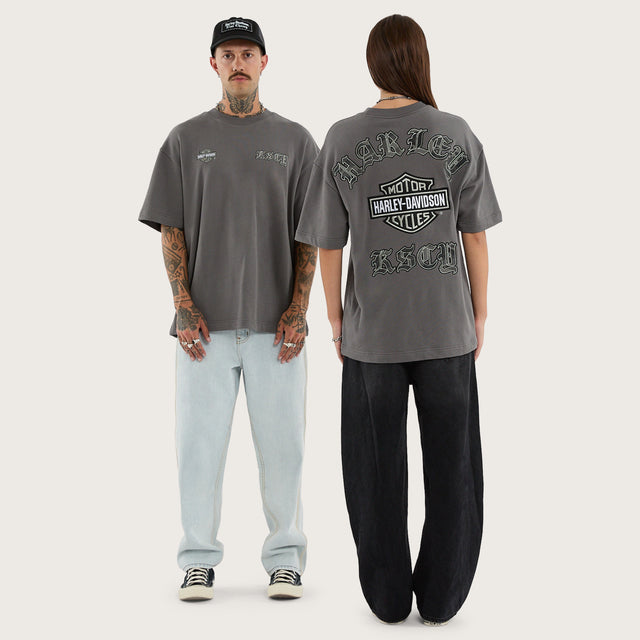 Model wears Ride Street Tee Charcoal T-Shirts Grey – image 3