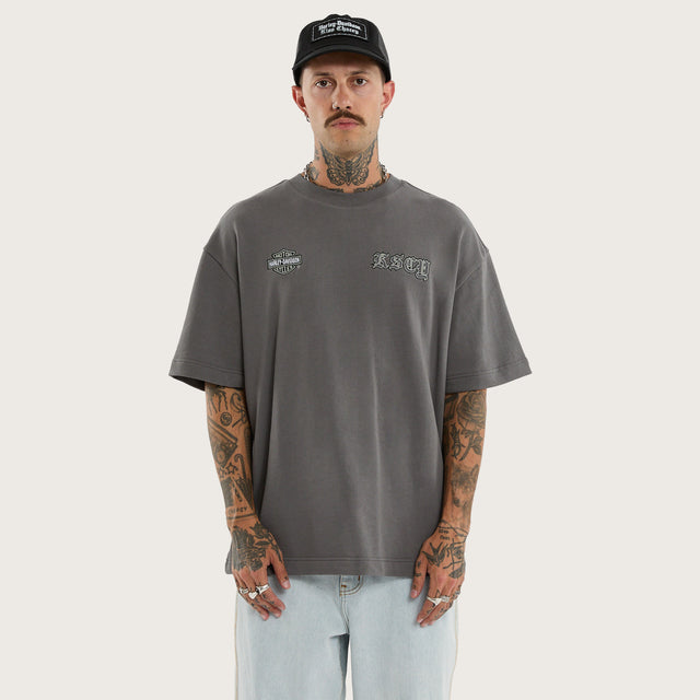 Model wears Ride Street Tee Charcoal T-Shirts Grey – image 5