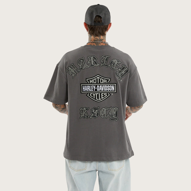 Model wears Ride Street Tee Charcoal T-Shirts Grey – image 4