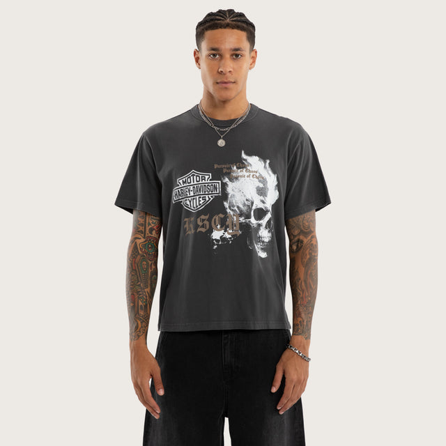 Model wears Road Rocker Tee Pigment Asphalt T-Shirts Grey – image 2