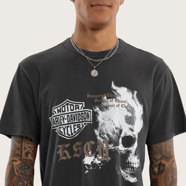Model wears Road Rocker Tee Pigment Asphalt T-Shirts Grey – image 4