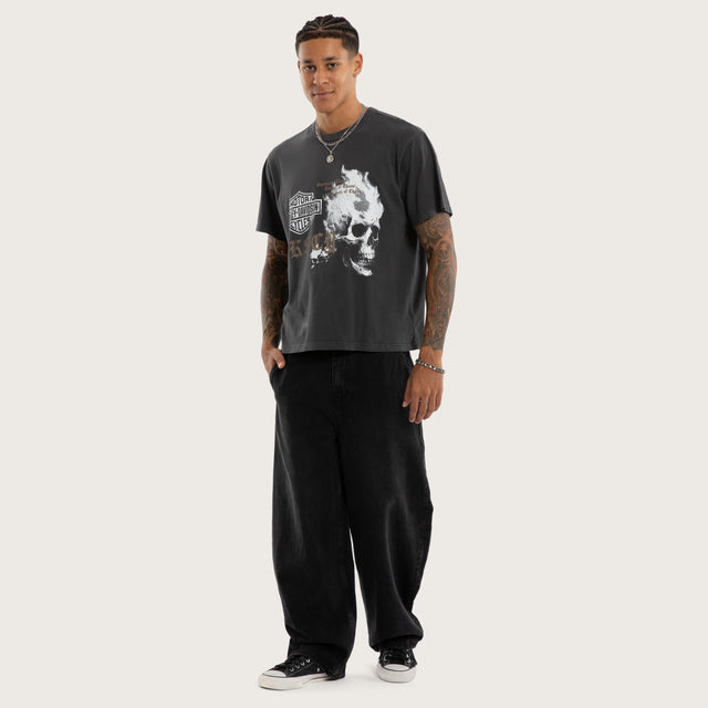Model wears Road Rocker Tee Pigment Asphalt T-Shirts Grey – image 6