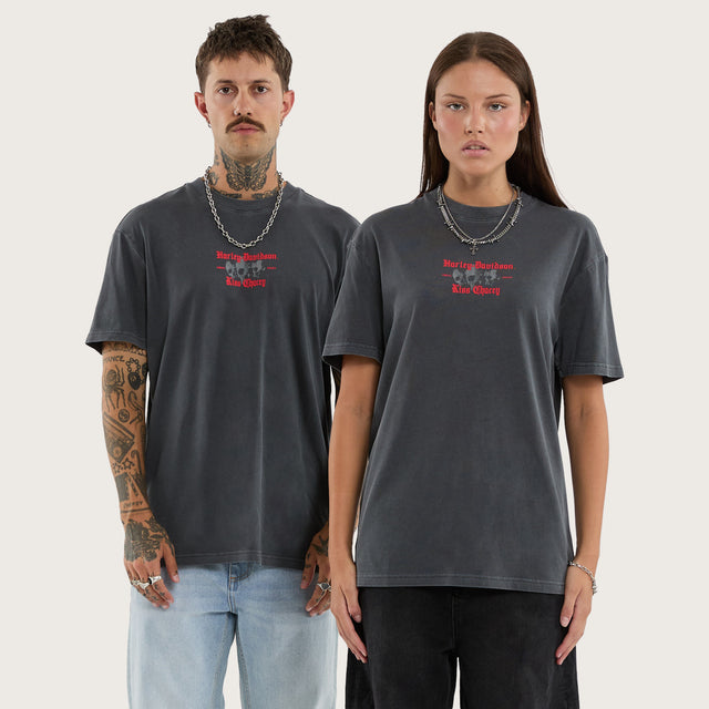 Model wears Canyon Relaxed Tee Pigment Asphalt T-Shirts Grey – image 1