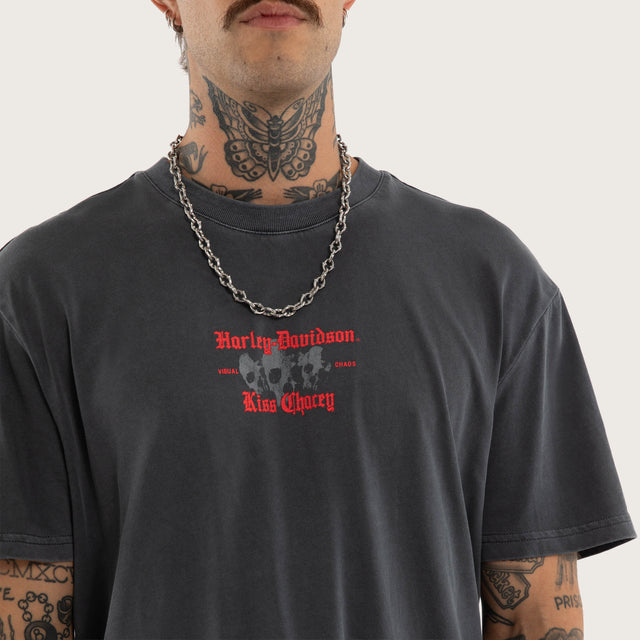 Model wears Canyon Relaxed Tee Pigment Asphalt T-Shirts Grey – image 2