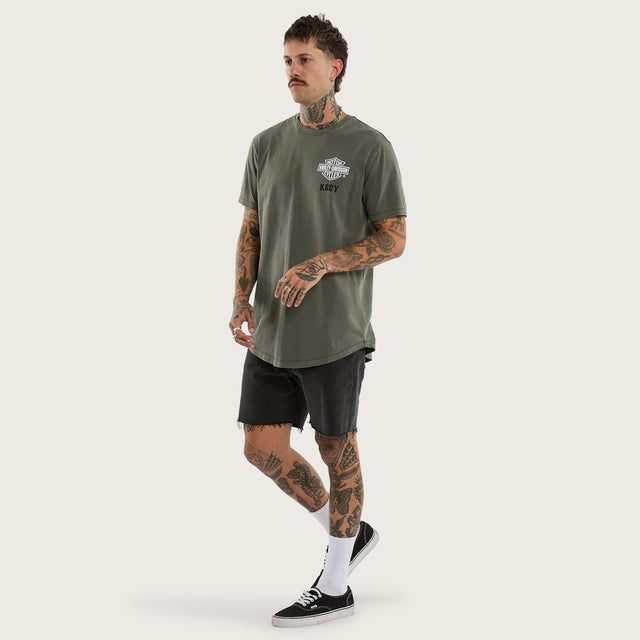 Model wears Michigan Dual Curved Tee Pigment Basil T-Shirts Green – image 5
