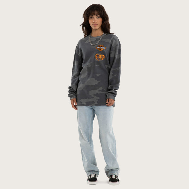 Model wears Touring Longsleeve Mini Waffle Tee Camo Longsleeve T-Shirts Camo – image 7