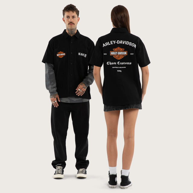 Model wears Customs Short Sleeve Mechanic Shirt Jet Black Short Sleeve Shirts Black – image 3