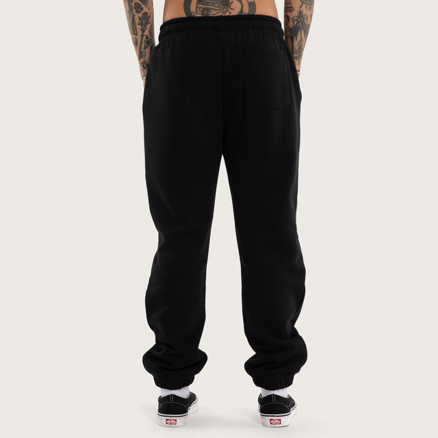 Model wears Earn Straight Trackpant Jet Black Trackpants Black – image 4