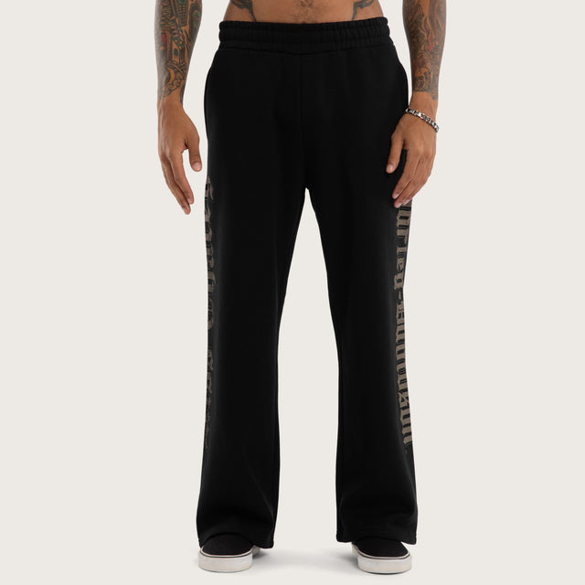 Model wears Twin Razor Trackpant Jet Black Trackpants Black – image 6