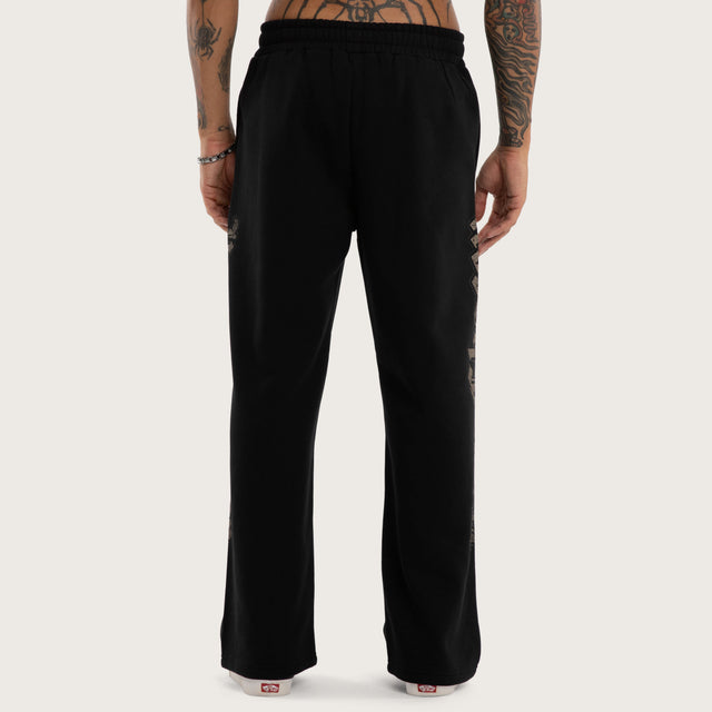 Model wears Twin Razor Trackpant Jet Black Trackpants Black – image 7