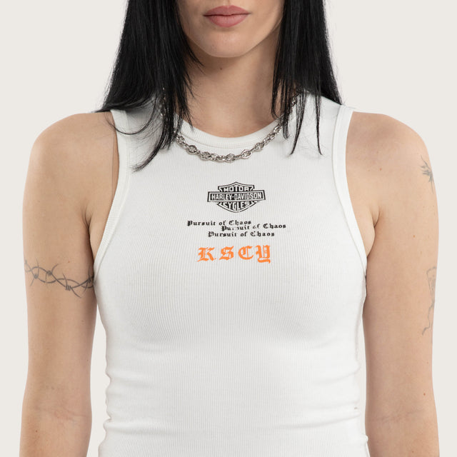 Model wears Harley-Davidson Tune Rib Tank Natural White Tanks in White - Image 2