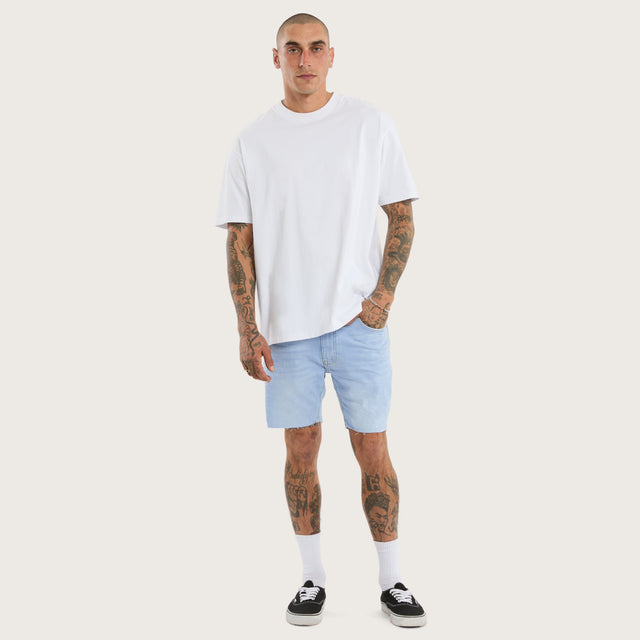 Model wears KS2 Denim Short Paradise Blue Shorts in Blue - Image 2