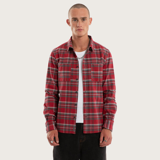 Model wears Discord Casual LS Shirt Blissful Check Long Sleeve Shirts Brown – image 1