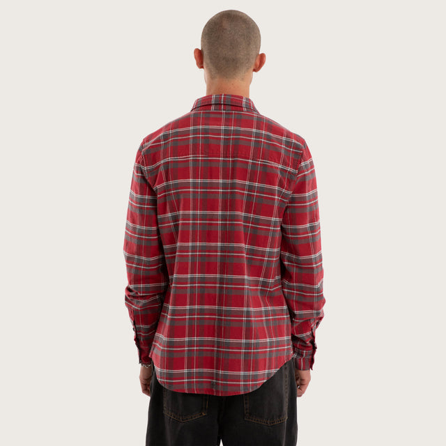 Model wears Discord Casual LS Shirt Blissful Check Long Sleeve Shirts Brown – image 3
