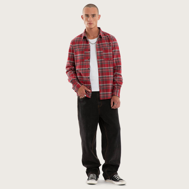 Model wears Discord Casual LS Shirt Blissful Check Long Sleeve Shirts Brown – image 5