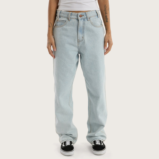 Model wears K6 Baggy Wide Leg Jean Light Blue Pants in Blue - Image 6
