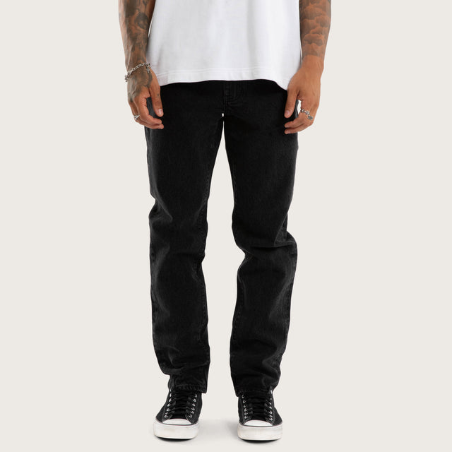Model wears K3 Slim Jean Jet Black Pants Black – image 1