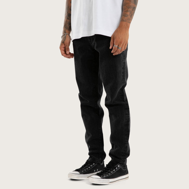 Model wears K3 Slim Jean Jet Black Pants Black – image 2