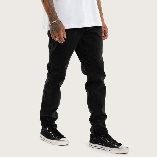 Model wears K3 Slim Jean Jet Black Pants Black – image 4