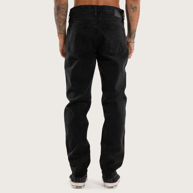 Model wears K3 Slim Jean Jet Black Pants Black – image 6