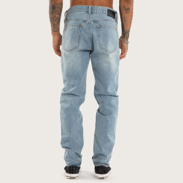 Model wears K3 Slim Jean Horizon Blue Pants Blue – image 2