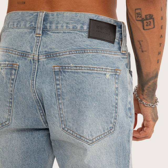 Model wears K3 Slim Jean Horizon Blue Pants Blue – image 3