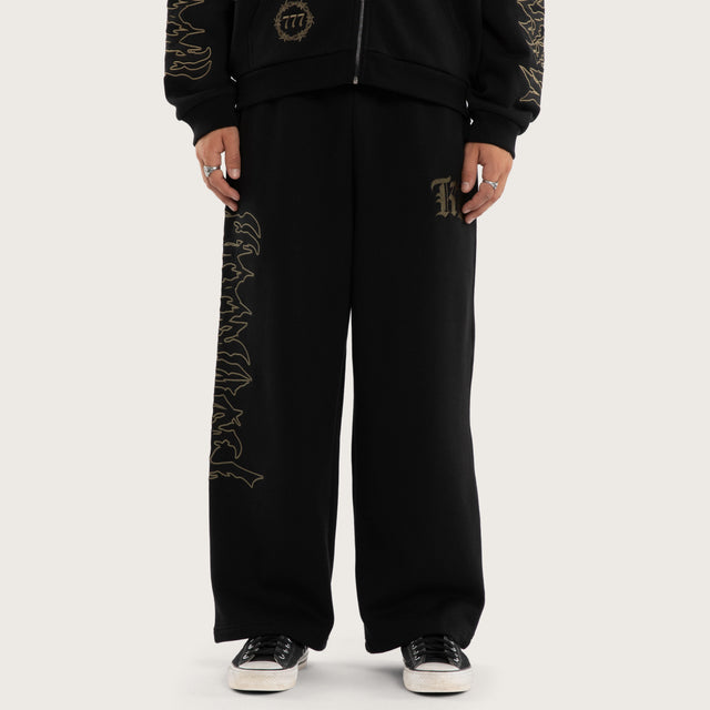 Model wears Wraith Baggy Sweatpant Jet Black Trackpants in Black - Image 3