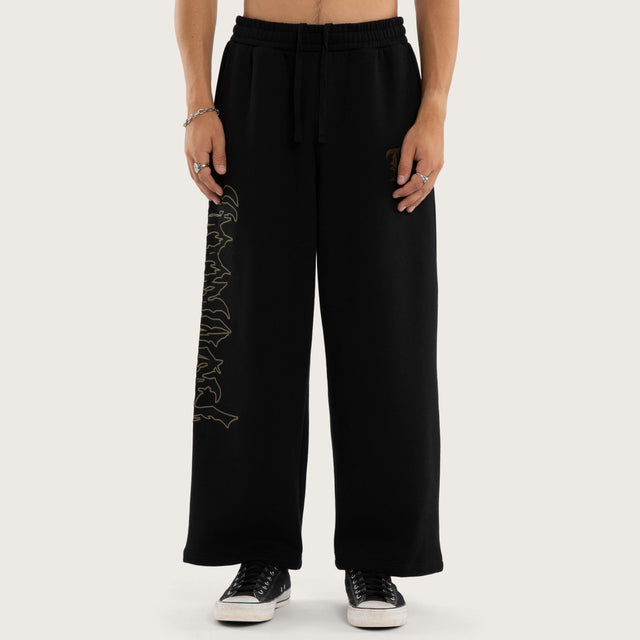 Model wears Wraith Baggy Sweatpant Jet Black Trackpants in Black - Image 4