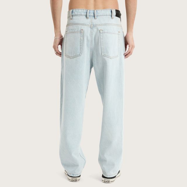 Model wears K6 Baggy Wide Leg Jean Light Blue Pants in Blue - Image 5