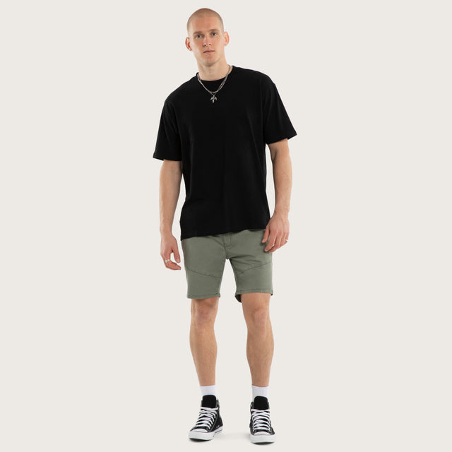 Model wears Wyvern Short Oil Green Shorts Green – image 2