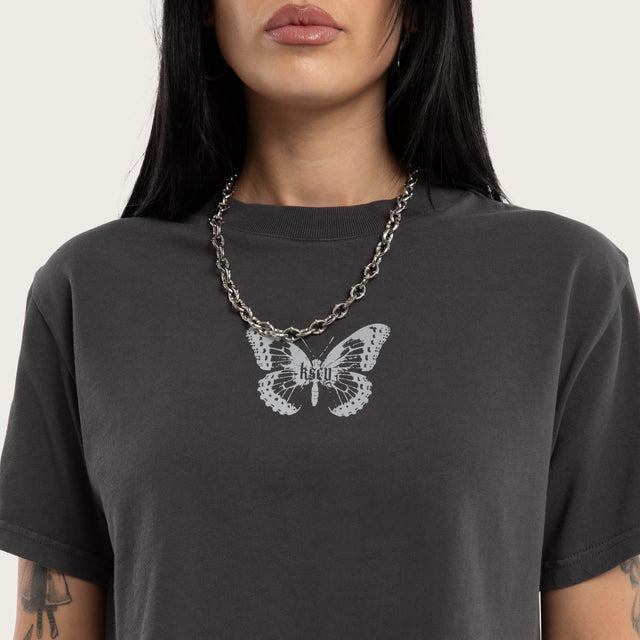 Model wears Shadow Crop Tee Jet Black T-Shirts Black – image 4