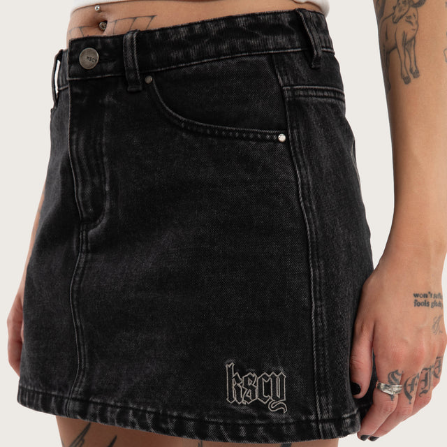 Model wears Thora Denim Skirt Washed Black Skirt Black – image 4