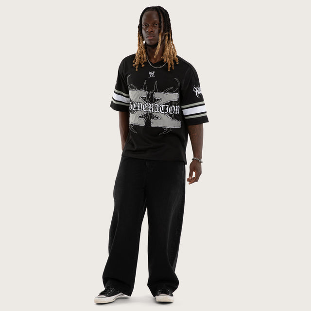 Model wears D-Generation X Mesh Jersey Jet Black Jerseys Black – image 7