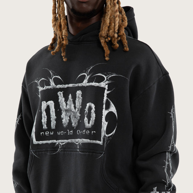Model wears NWO 4 Life Oversized Hoodie Pig/Min Anthracite Black Hoodies Black – image 6