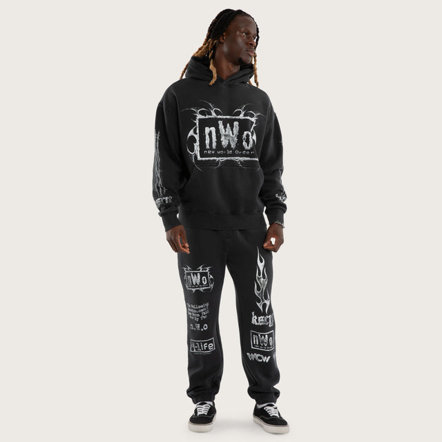 Model wears NWO 4 Life Oversized Hoodie Pig/Min Anthracite Black Hoodies Black – image 2