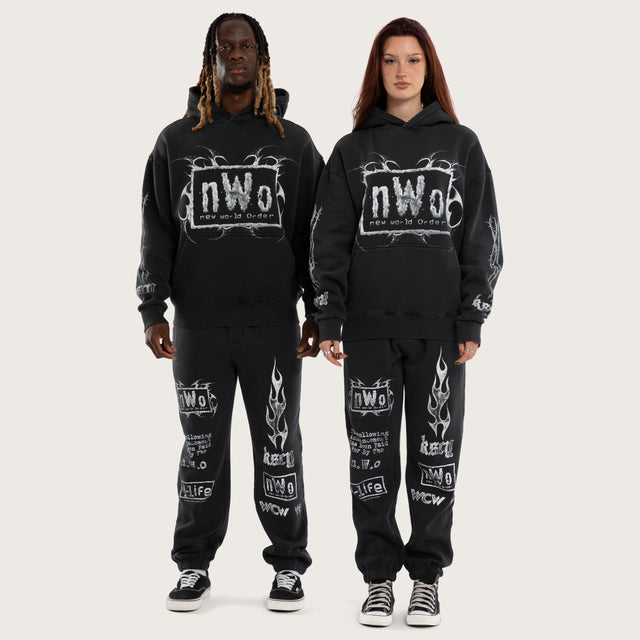 Model wears NWO 4 Life Straight Trackpant Pig/Min Anthracite Black Trackpants Black – image 1
