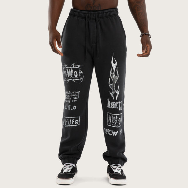 Model wears NWO 4 Life Straight Trackpant Pig/Min Anthracite Black Trackpants Black – image 3