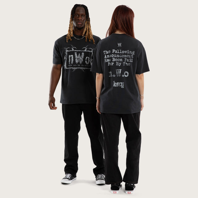 Model wears NWO 4 Life Box Fit Tee Pigment Anthracite Black T-Shirts Black – image 5