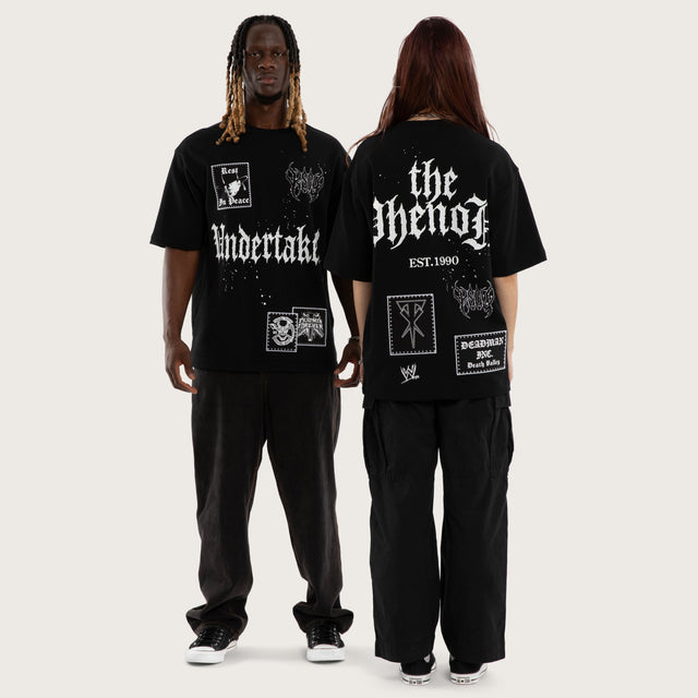 Model wears UT Casket Loopback Osized Tee Jet Black T-Shirts Black – image 4