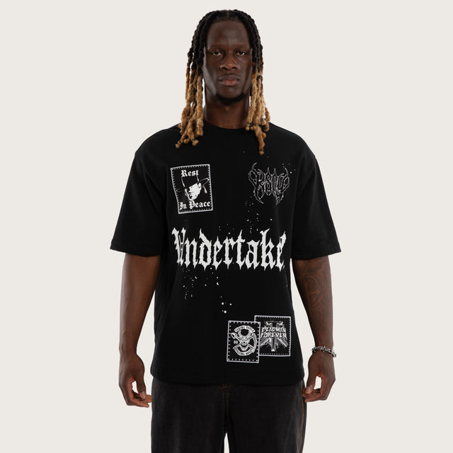 Model wears UT Casket Loopback Osized Tee Jet Black T-Shirts Black – image 3