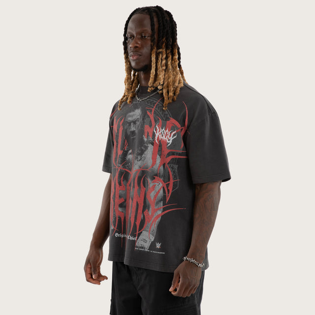 Model wears RO Tribal Street Tee Pigment Jet Black T-Shirts Black – image 7