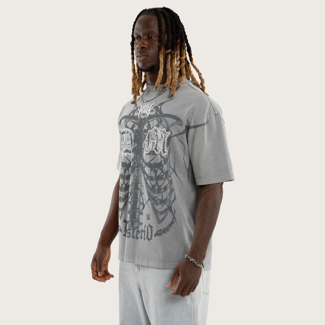 Model wears Dom Mysterio Street Tee Pigment Ultimate Grey T-Shirts Grey – image 4